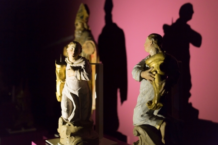  Die Wewelsburg im Spiel von Licht und Schatten: Auch die sakrale Kunst des Barock und Rokoko kann im Rahmen der letzten Lichterführung in dieser Saison erkundet werden. Foto: Lina Loos © Kreismuseum Wewelsburg